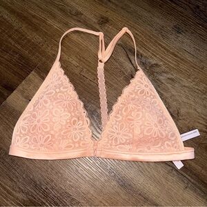 Like new! Victoria’s Secret Peach Floral Lace Front Clasp Bralette